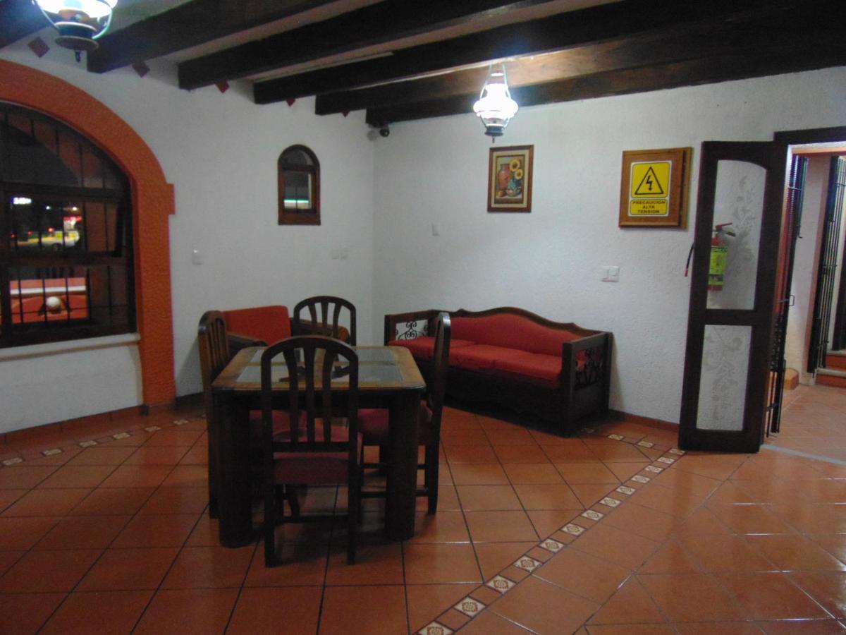 Отель La Casa De La Abuela Сан-Кристобаль-де-Ла-Касас Экстерьер фото